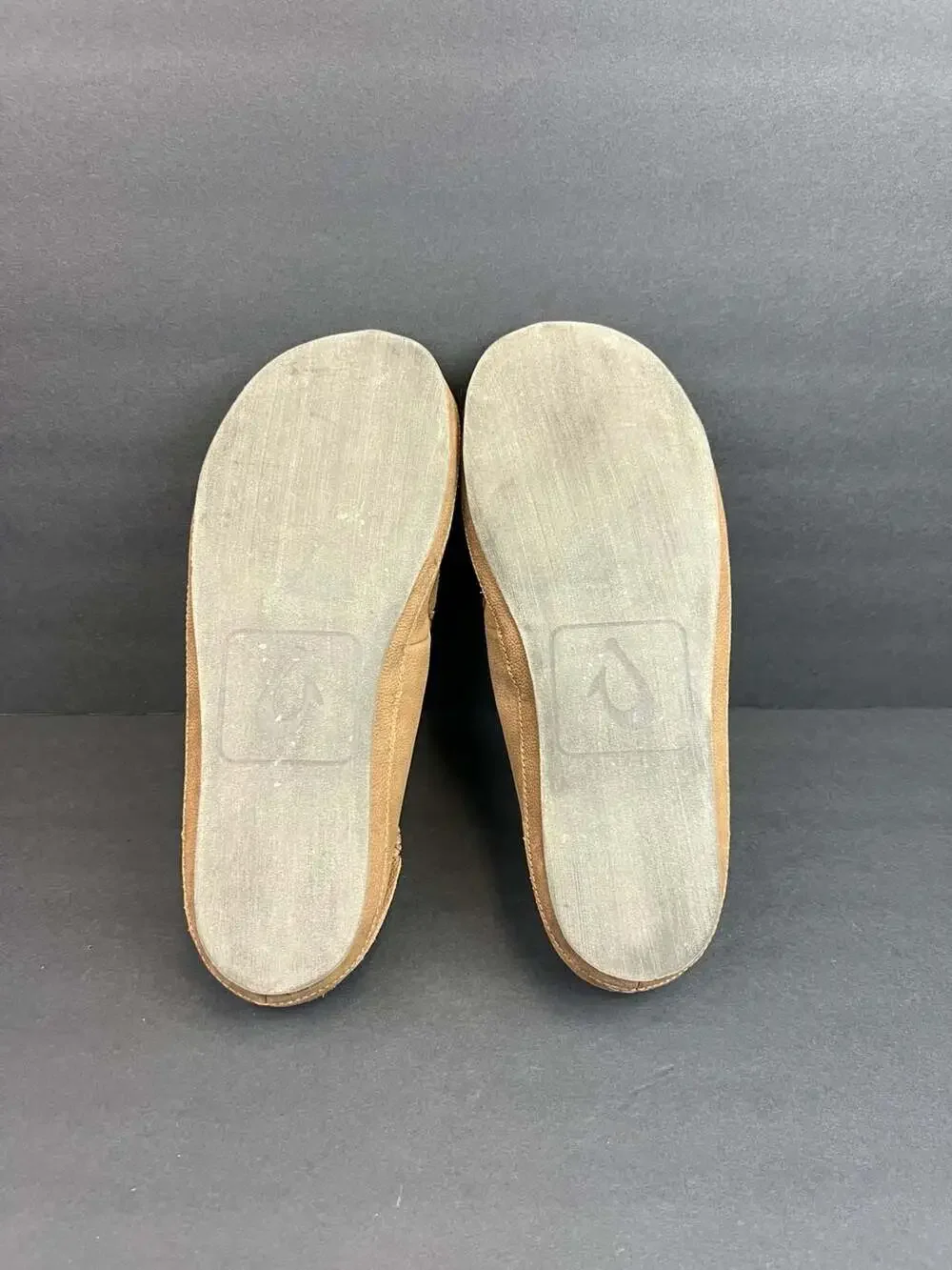 OluKai Moloa Men's Leather Shearling Lined Slippers US 11 Euro 44